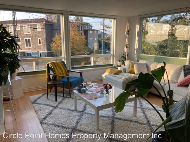 Building Photo - 1 br, 1 bath House - 4004 Beach Drive SW #201