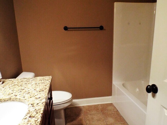 Foto del edificio - 1712 Stonebriar Dr NE
