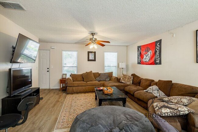 Building Photo - 336 Bridgewater Cir