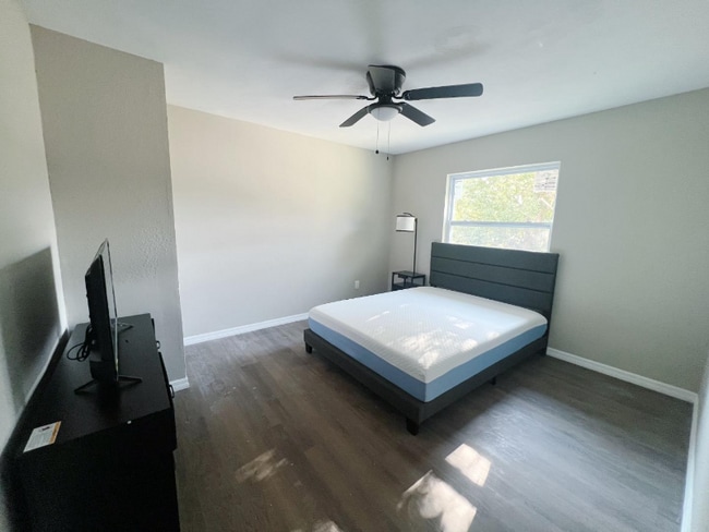 Foto del edificio - 1743 W Chapel Dr