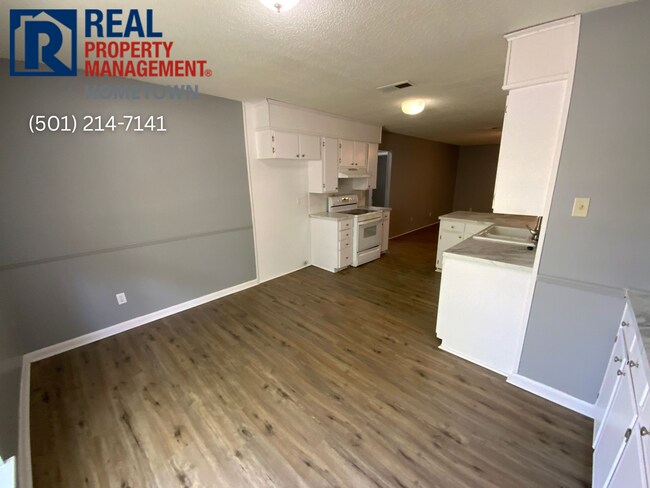 Foto del edificio - 4013 Wooddale Dr