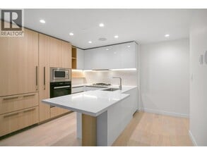 Building Photo - 6811-6811 Pearson Wy