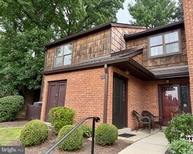 Building Photo - 30 Hopkinson Ct