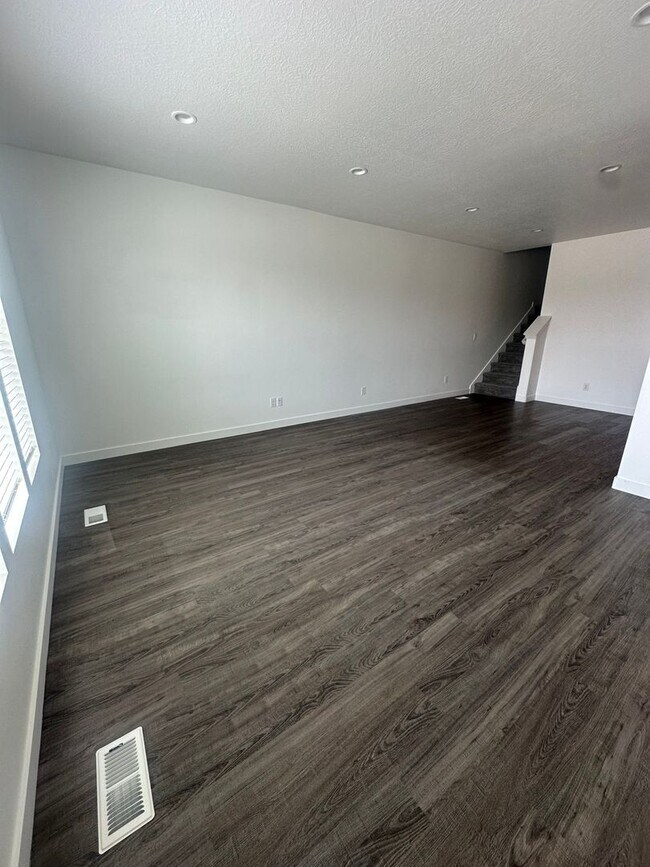 Foto del edificio - Gorgeous Townhome!!!