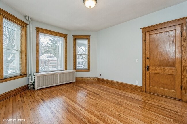 Building Photo - 1130 S Oak Park Ave