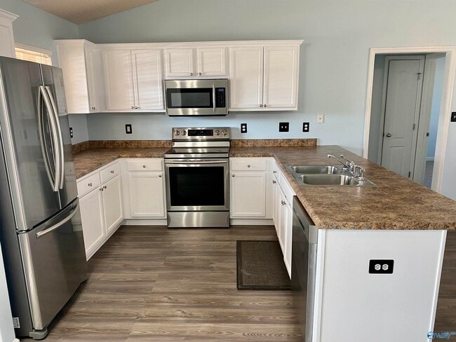 Building Photo - 229 Silverbreeze Ct