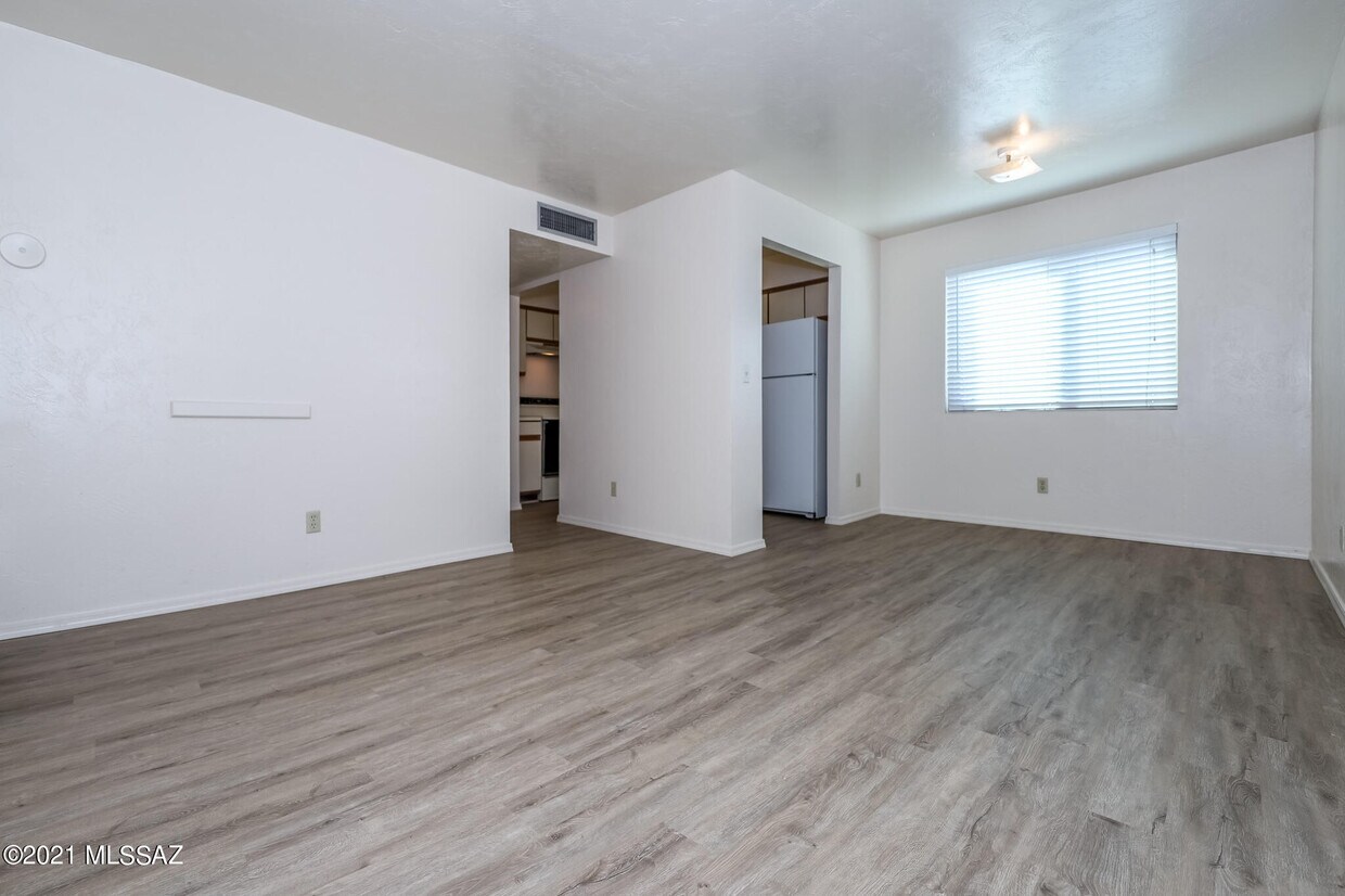 Foto principal - 312 E 24th St