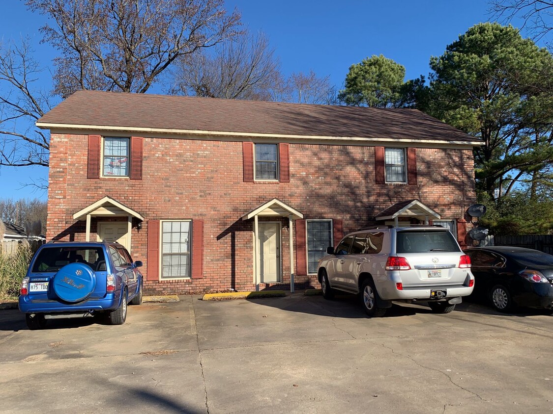 104 E Center St Unit B, Jonesboro, AR 72401 Room for Rent in