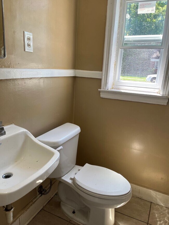 Building Photo - Cozy 1 bed/ 1bath duplex for rent!