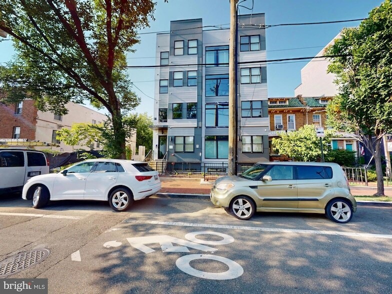 Photo - 927 Kennedy St NW
