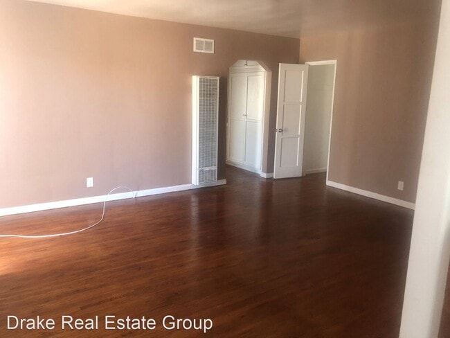 Building Photo - 3600 W 60th St