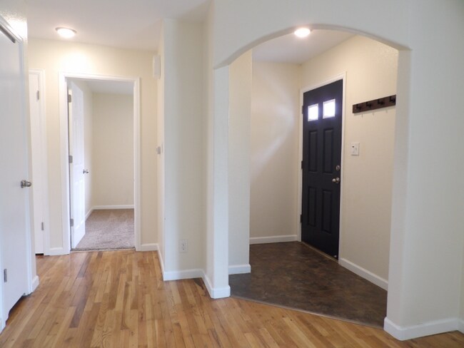 Foto del edificio - 1133 Livingston Ave