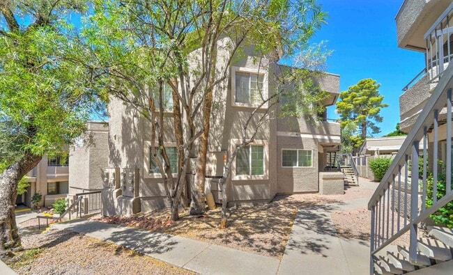 Building Photo - READY TO TOUR NOW! Great Townhouse with 2 Bedrooms 2 Bath!