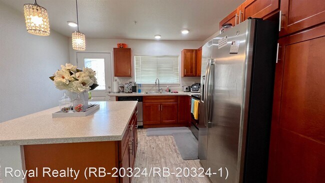 Building Photo - 3 br, 2.5 bath House - 724 Kakala St. #1901