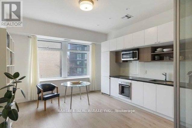 Photo du bâtiment - 111 St Clair Ave W