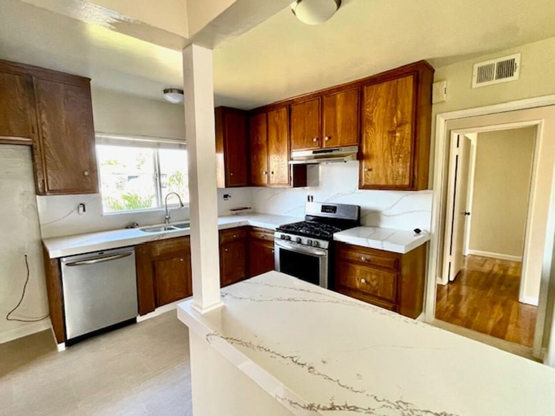 Primary Photo - WONDERFUL 3BR/2BA HOME IN LOS ALTOS