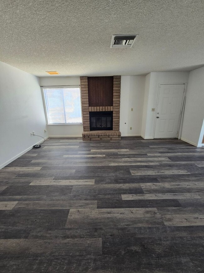Building Photo - 932 Kinnett Ave
