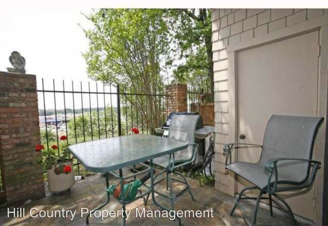 Foto del edificio - 7122 Wood Hollow Dr