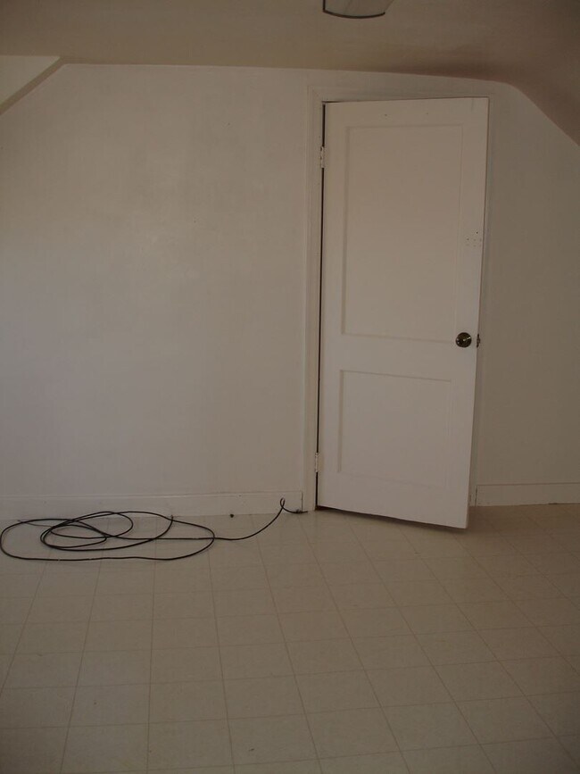 Building Photo - 4 br, 2.5 bath House - 107 PILOTTOWN ROAD