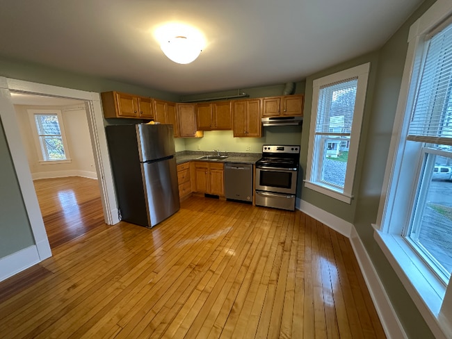 Building Photo - 31 Church St