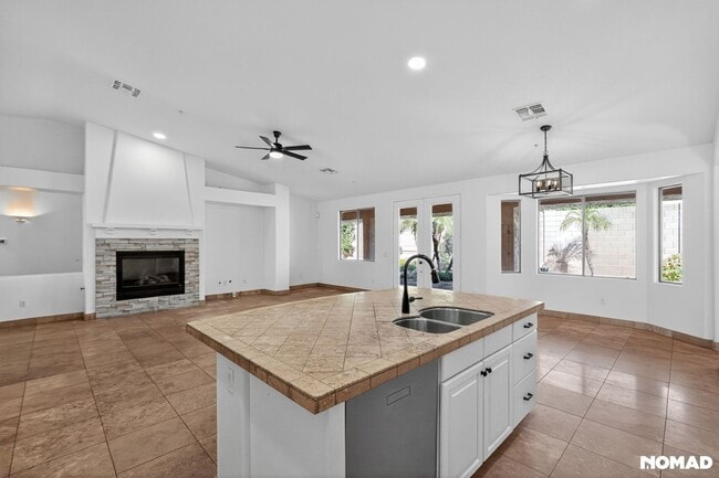 Foto del edificio - 7742 E Los Gatos Dr