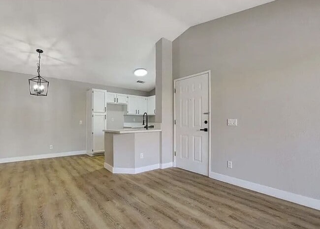 Building Photo - ***JUST REDUCED & AVAILABLE NOW!!!*** 1 Bed / 1 Bath Condo located in Spring Valley, NV