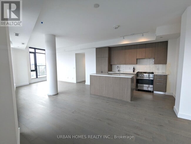 Building Photo - 160 Kingsway Crescent