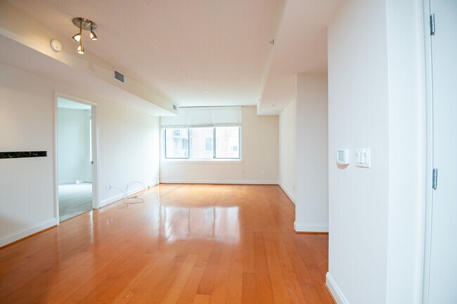 Building Photo - 1020 N Highland St