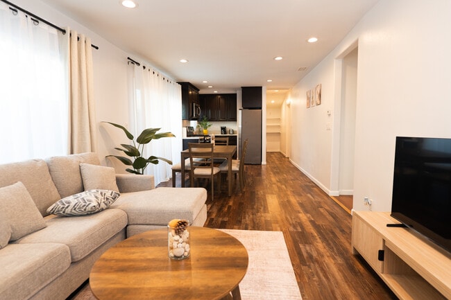 Building Photo - 940 S Bernal Ave