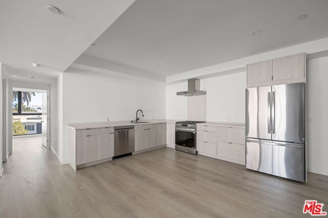 Building Photo - 3755 S Canfield Ave