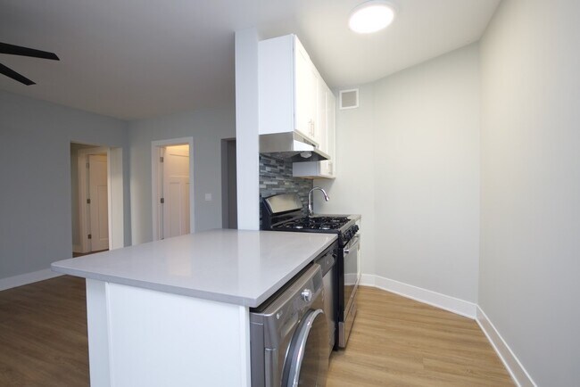 Building Photo - 730 Judson Ave