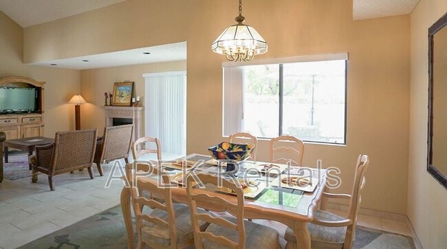 Building Photo - 211 Canyon Cir N