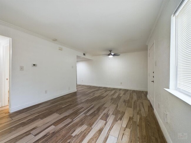 Building Photo - 2124 Burton Dr