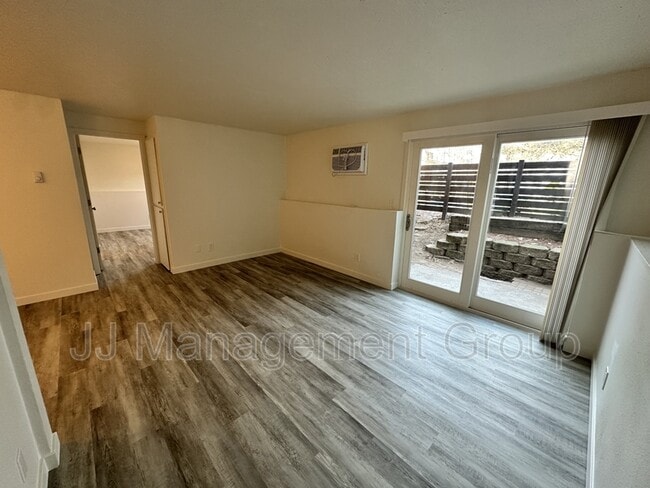 Building Photo - 1723 W 8th Ave