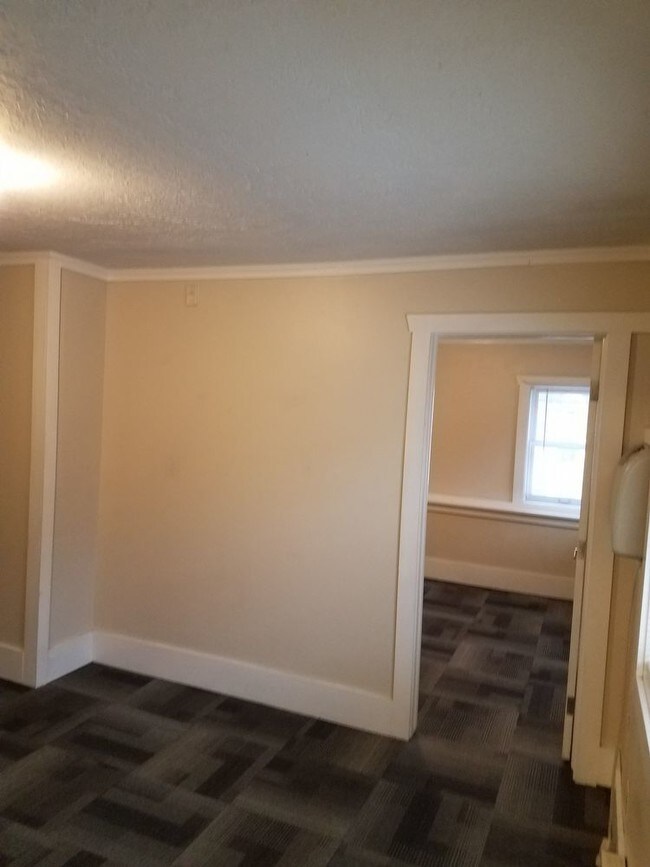 Building Photo - 1 Bedroom  1 Bath - Alma
