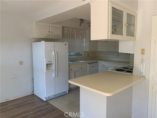 Foto del edificio - 143 E Cypress Ave