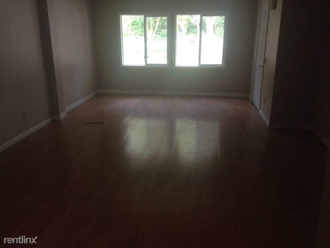 Building Photo - 2 br, 1 bath Condo - 2902 Chapel Rd