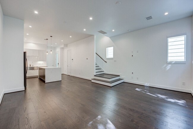 Building Photo - 3 Bedroom Home in the Galleria