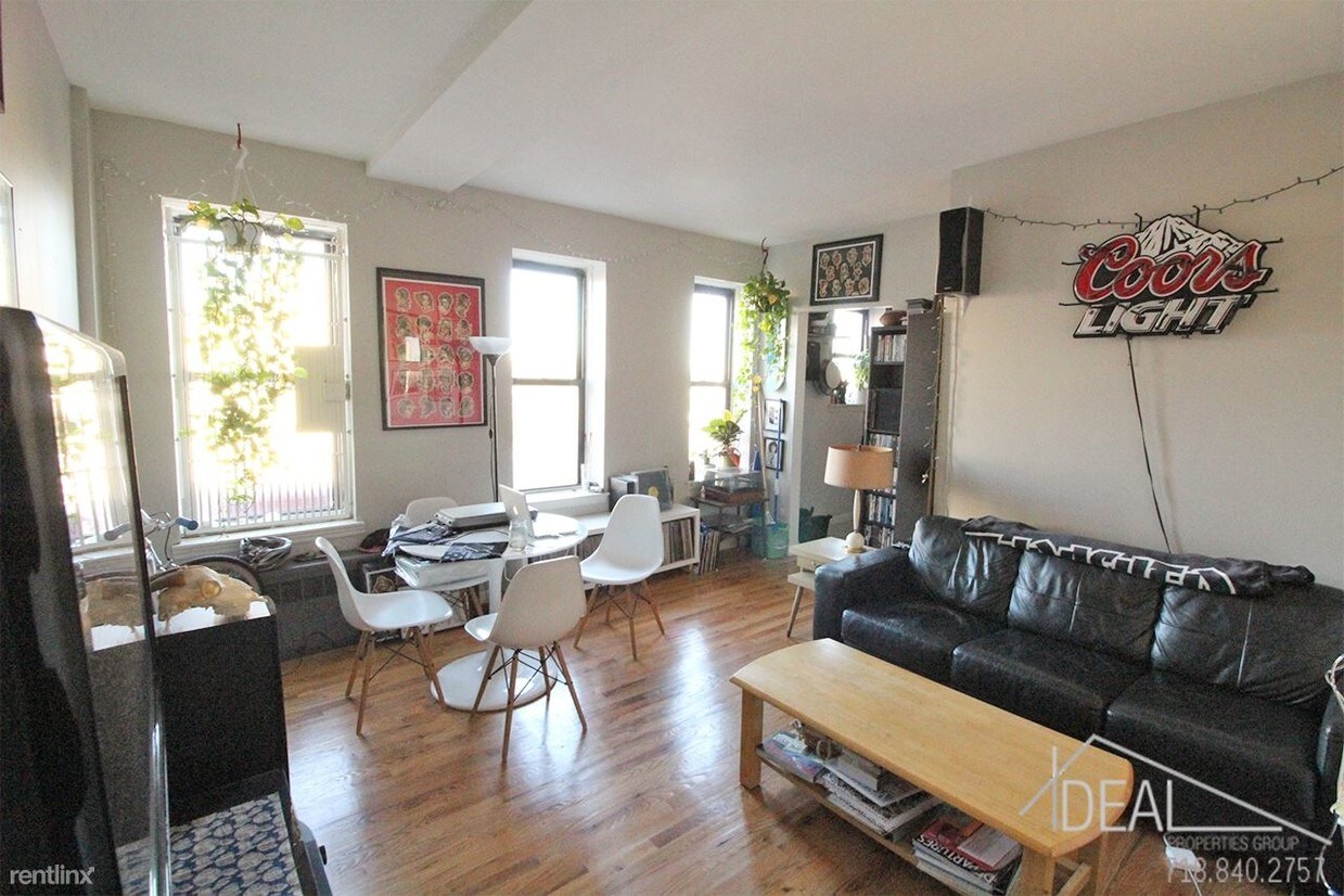 Foto principal - 286 S 2nd St