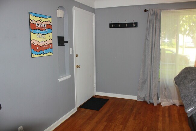 Building Photo - 5606 Warwick Dr