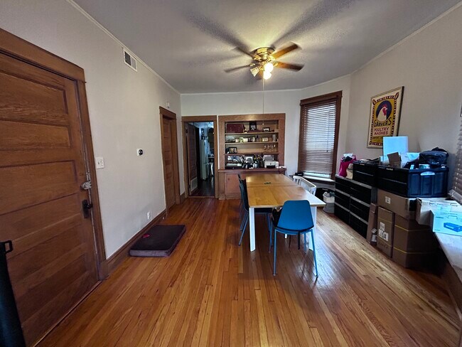 Foto del edificio - 2531 N Sacramento Ave