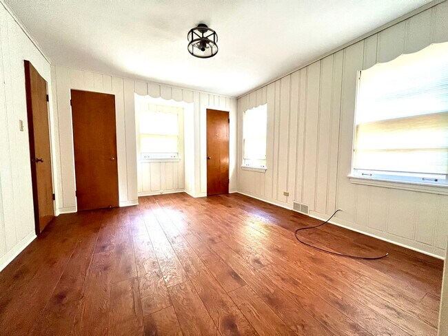 Foto del edificio - 4633 Oakwood Ave