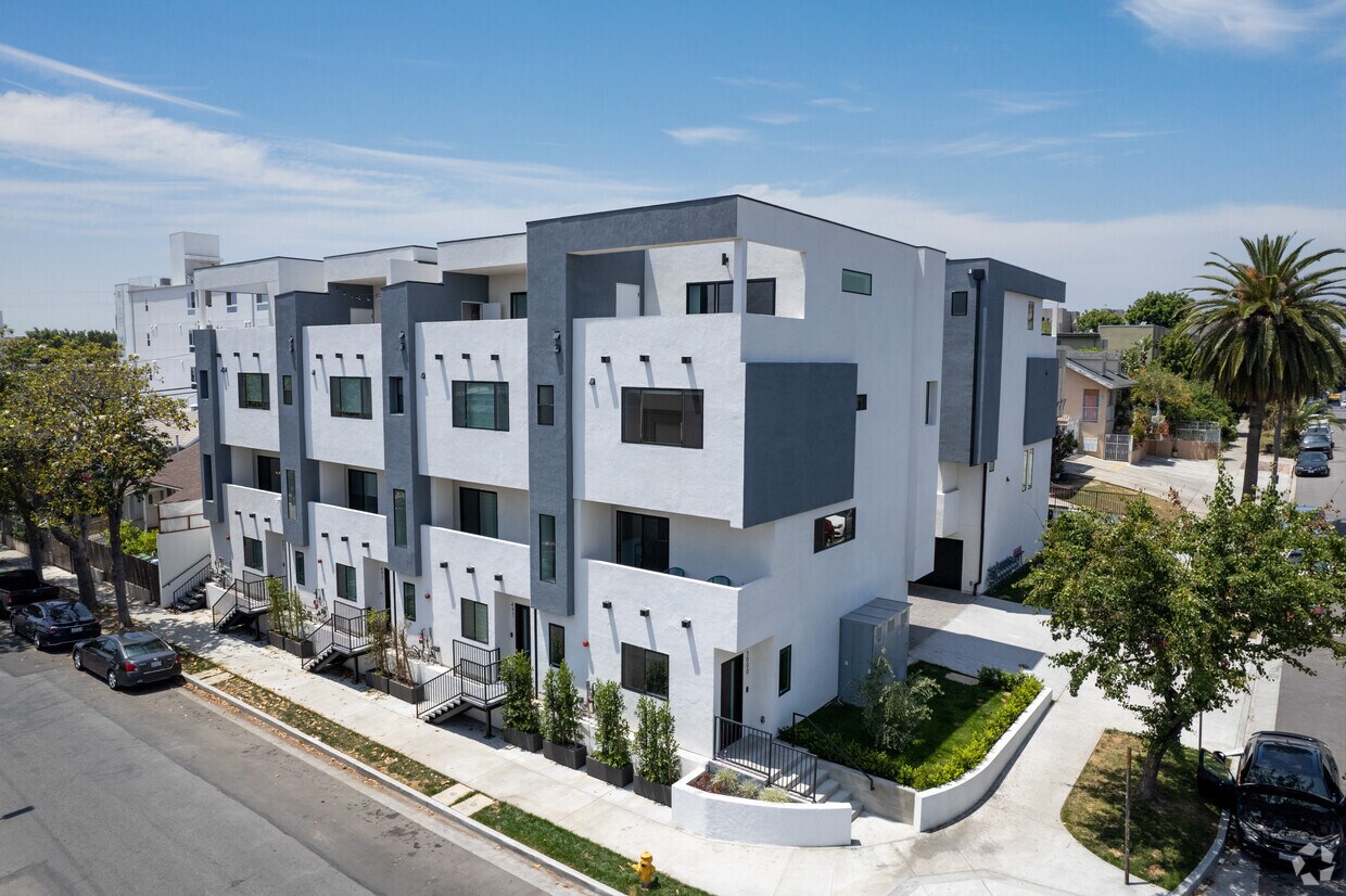 Primary - 5000 W Maplewood Ave