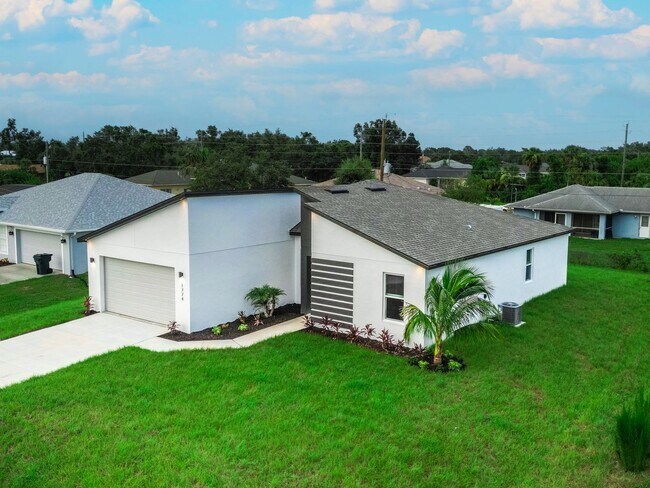 Building Photo - Deposit-Free! Modern, energy efficient hom...