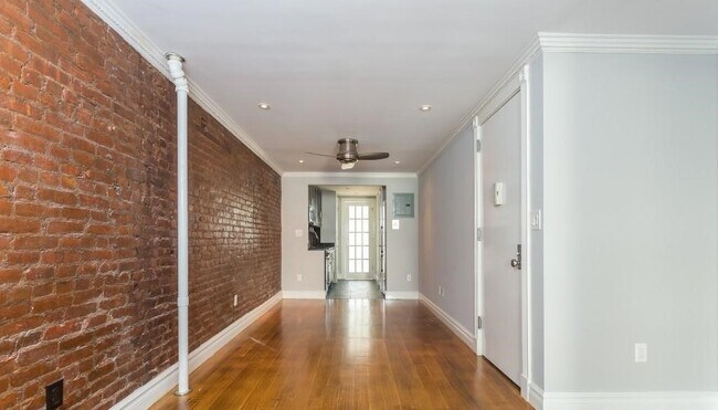 Foto del edificio - 118 E 7th St