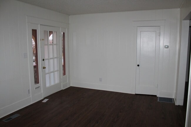 Building Photo - 1835 Melrose St