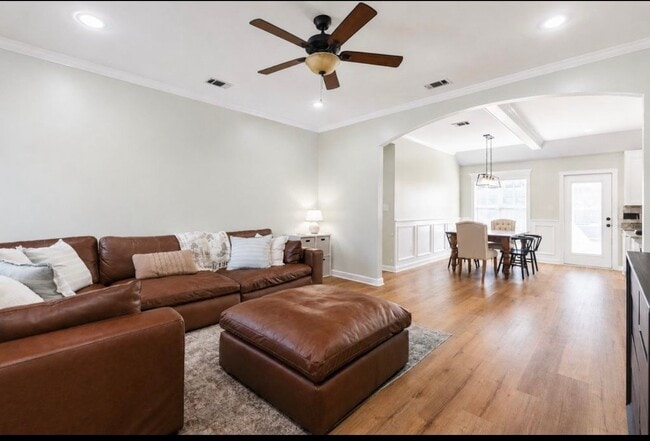 Foto del edificio - 901 Sugarberry Dr