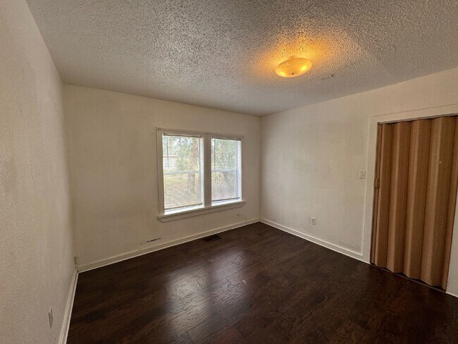 Foto del edificio - 5608 Old Rd 37