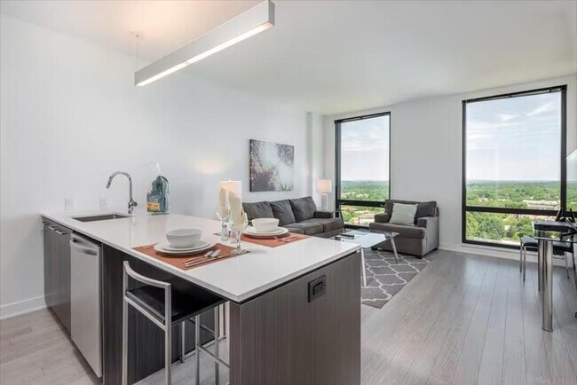 Foto del edificio - 11911 Freedom Dr