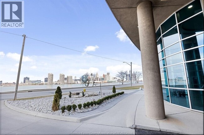 Photo du bâtiment - 1225 Riverside Dr W